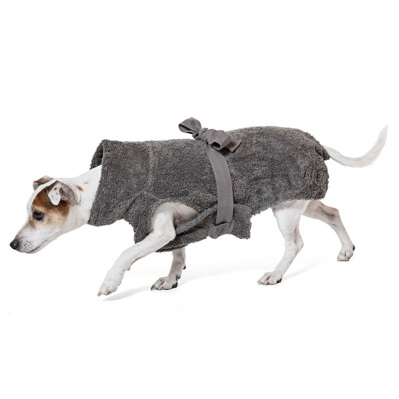 Artikel mit dem Namen Hundebademantel aus Bio-Baumwolle "Stone Grey" im Shop von zoo.de , dem Onlineshop für nachhaltiges Hundefutter und Katzenfutter.