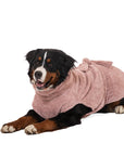 Artikel mit dem Namen Hundebademantel aus Bio-Baumwolle "Pink Berry" im Shop von zoo.de , dem Onlineshop für nachhaltiges Hundefutter und Katzenfutter.