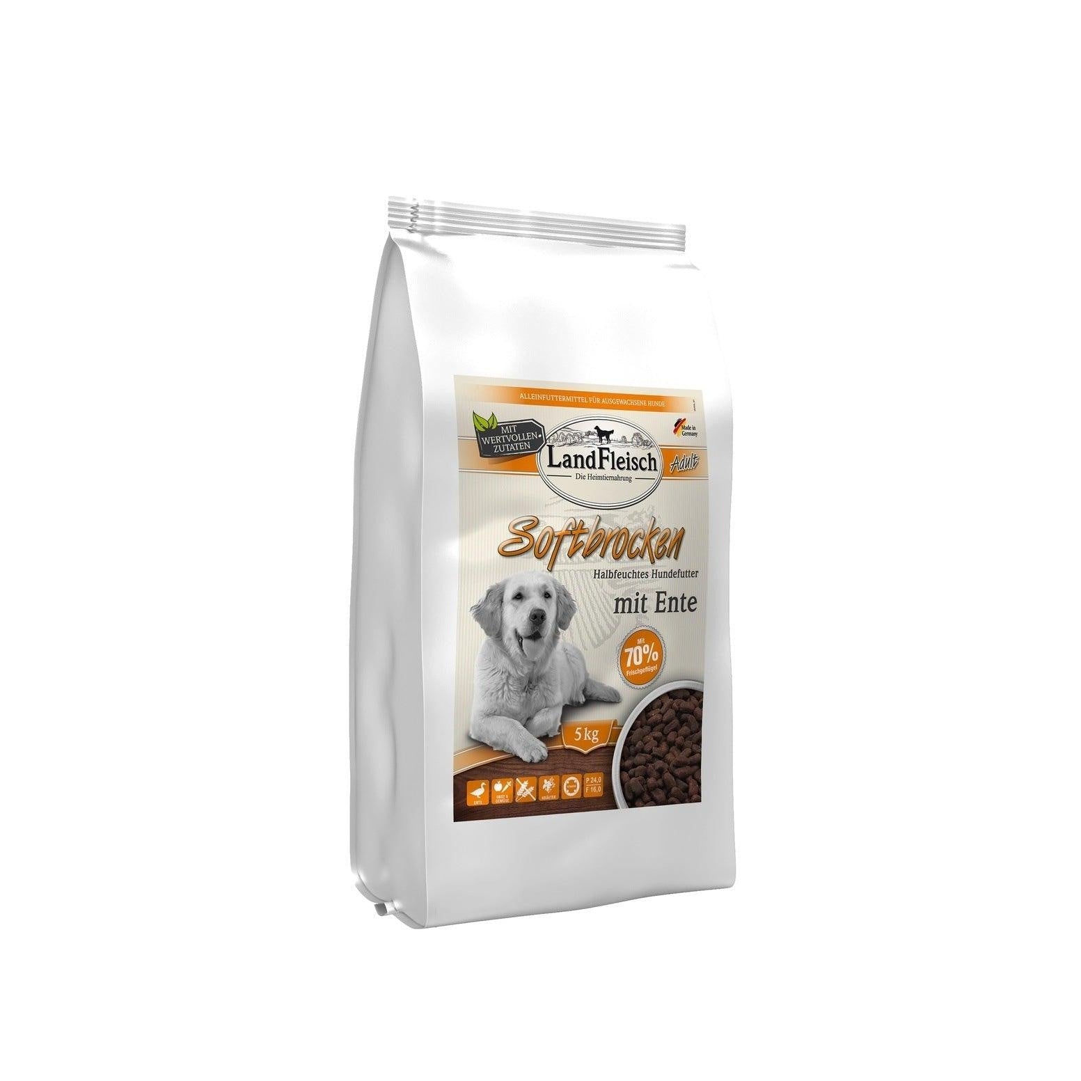 Artikel mit dem Namen LandFleisch Dog Softbrocken mit Ente getreidefrei im Shop von zoo.de , dem Onlineshop für nachhaltiges Hundefutter und Katzenfutter.