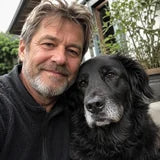Friedrich mit seinem Hund Shadow